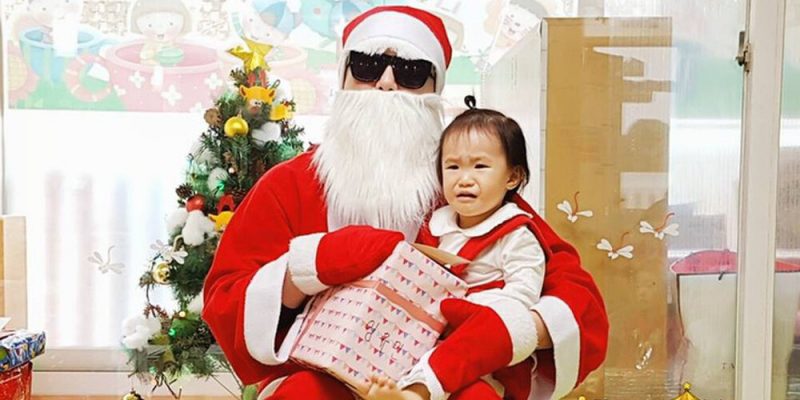 Ông già Noel phát quà cho các bé mầm non