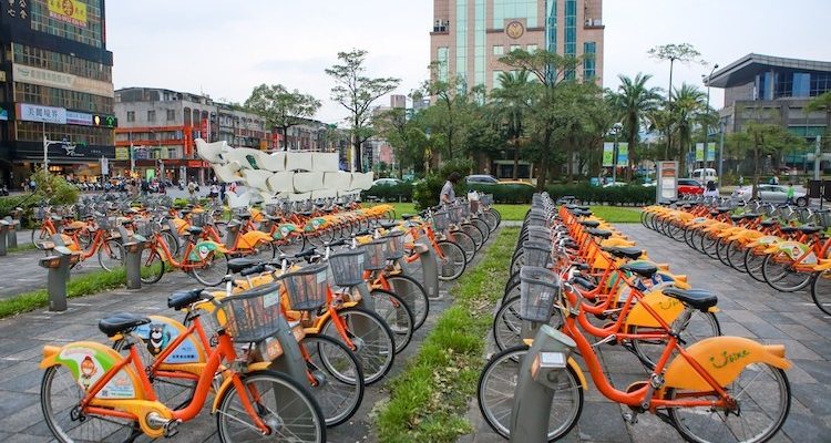 Những chiếc xe đạp công cộng cho thuê với giá 10.000 đồng ở ngay trung tâm Sài Gòn