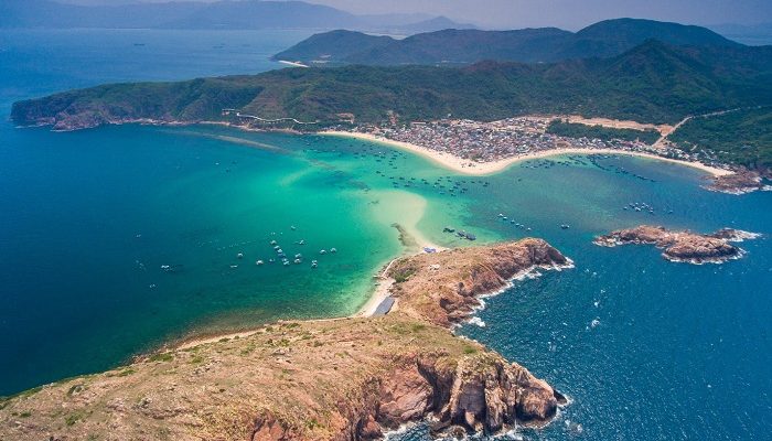 Top 4 bãi biển tuyệt đẹp ở Bình Định cho những ai thích khám phá