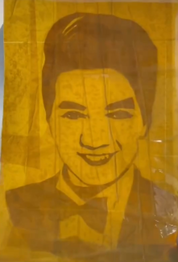 Việt Mỹ vẽ chân dung Đàm Vĩnh Hưng bằng băng keo